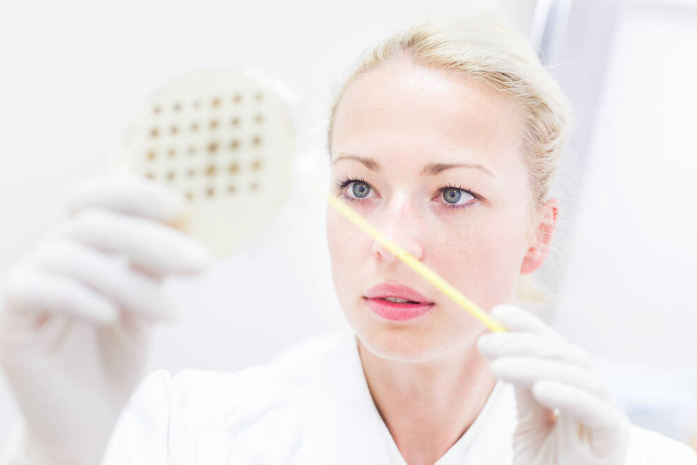 US-Forscher züchten tödliches Coronavirus mit 80-prozentiger Todesrate im Labor - warum?!
