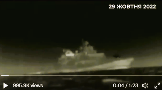 Unglaubliches Video von ukrainischer Geheimwaffe! Nachtangriff auf russisches Kriegsschiff!