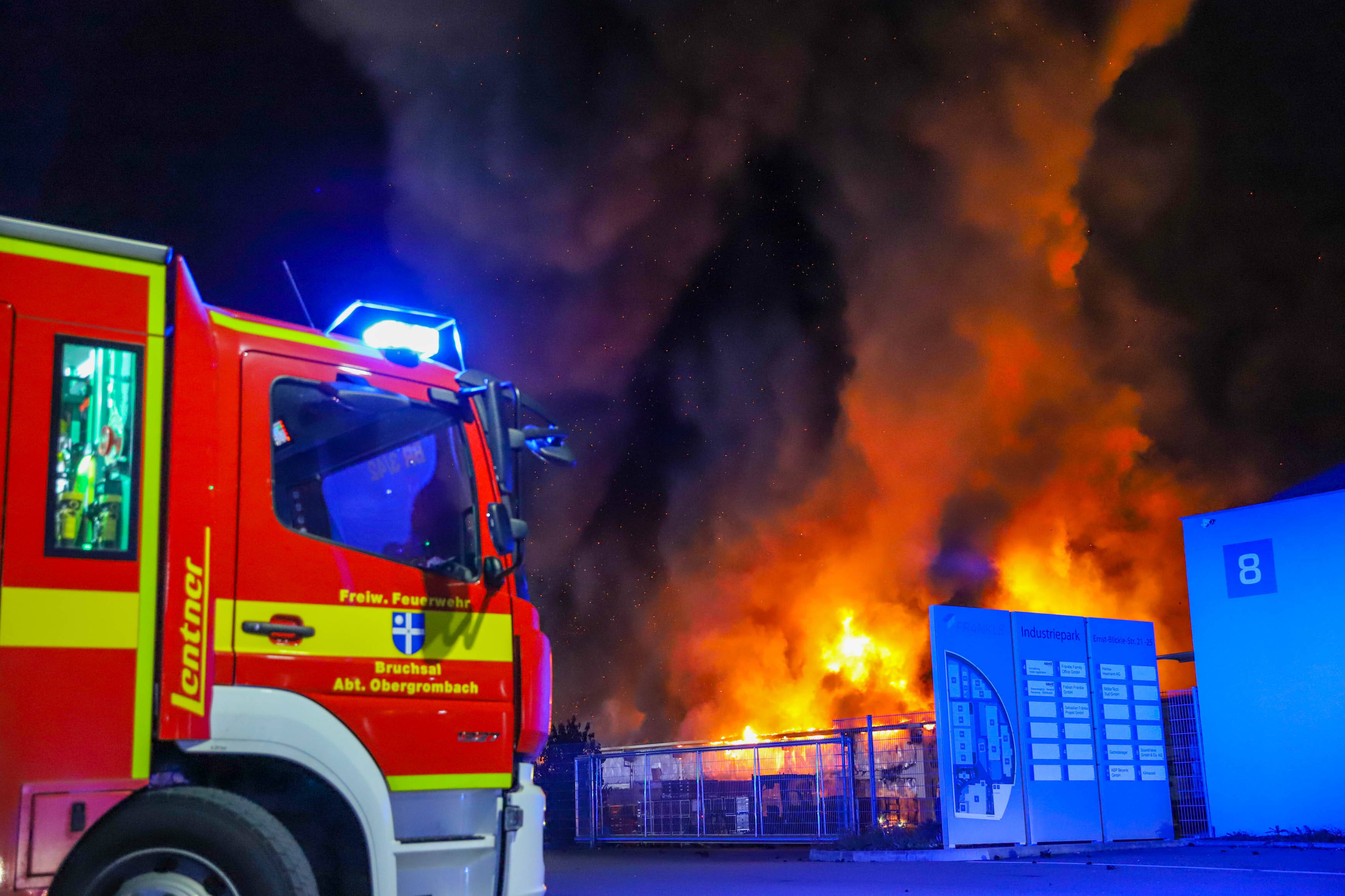 Eilmeldung! Feuerwehrmann legt Brand in Flüchtlingsunterkunft für ukrainische Flüchtlinge! Verhaftung