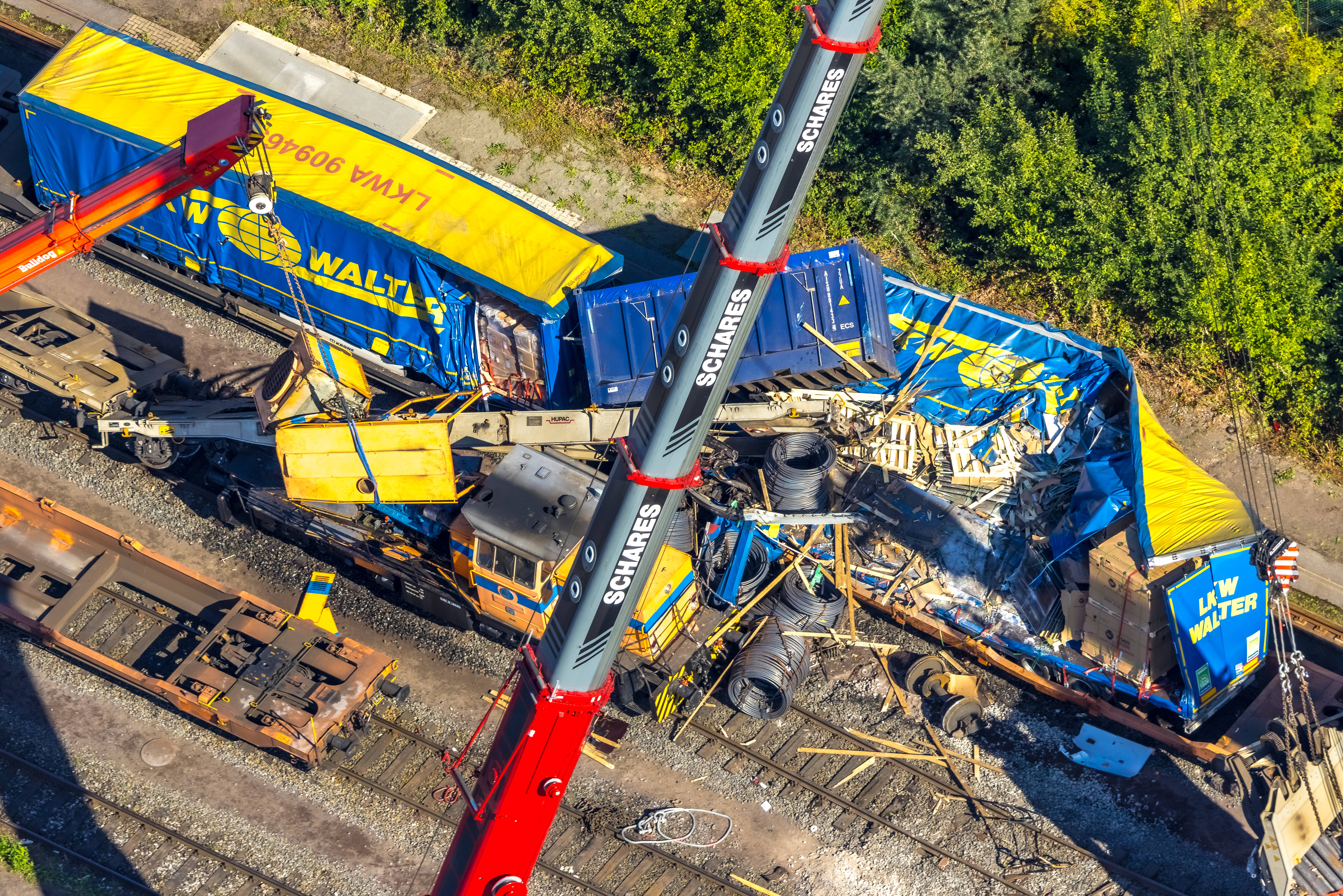 Schweres Zugunglück bei Hannover - zwei Züge entgleist - Explosives Gas strömt aus, Bahnverkehr gestört!