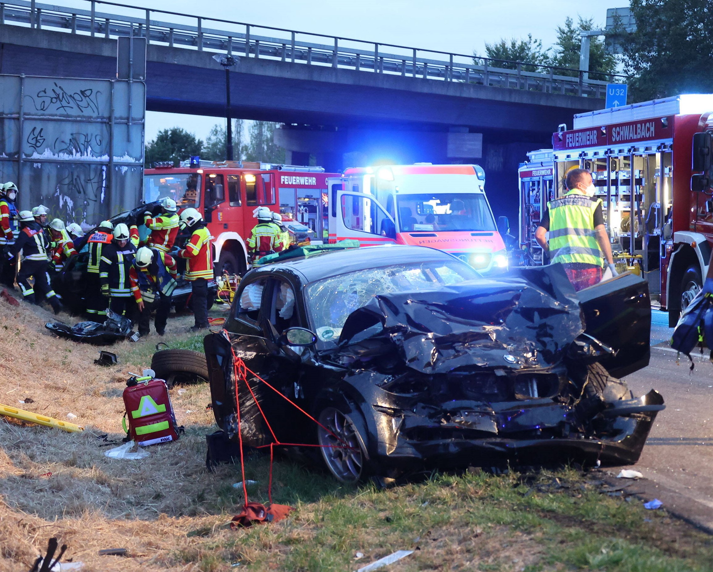 Massencrash auf der Autobahn - Mindestens 7 Personen verletzt - 2 Kinder unter den Opfern