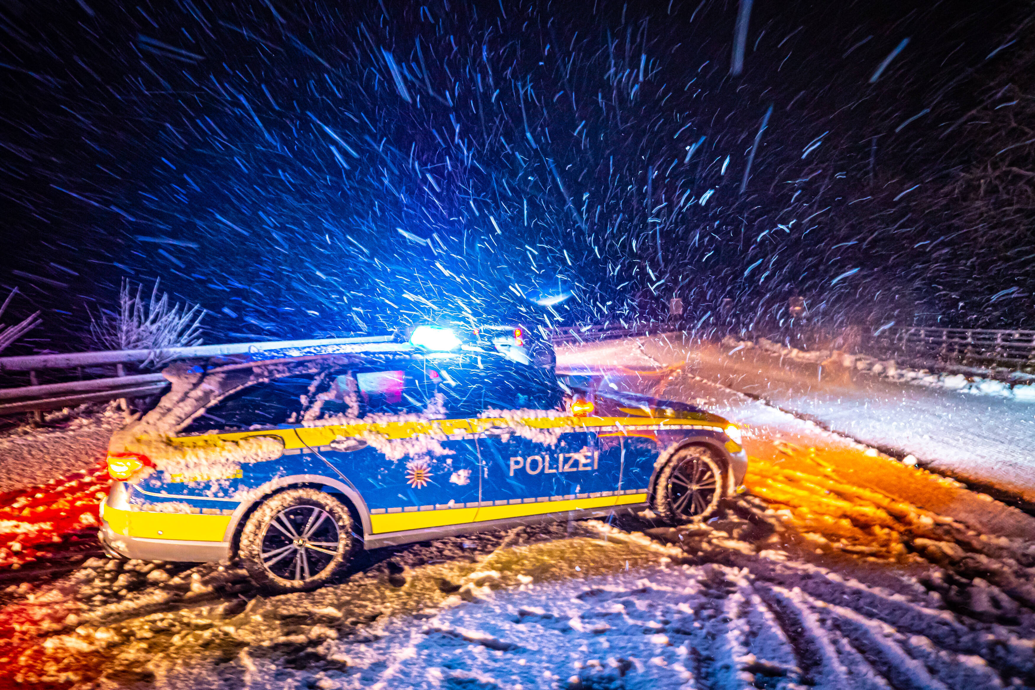 Vollsperrung! Schwerer Unfall auf der Autobahn - Die Autobahn musste zeitweise gesperrt werden!