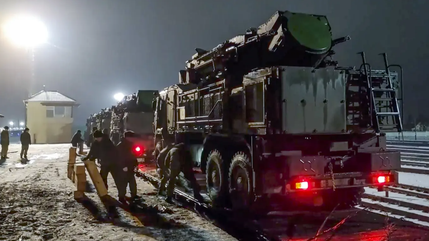 Pulverfass Belarus! Putin schickt weitere Züge mit Ausrüstung und Panzern! Droht ein Angriff auf Kiew?