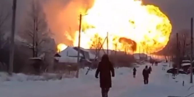 Putins Marine-Basis brennt! Panik auf der Krim - geheime Militäreinrichtung geht in Flammen auf!