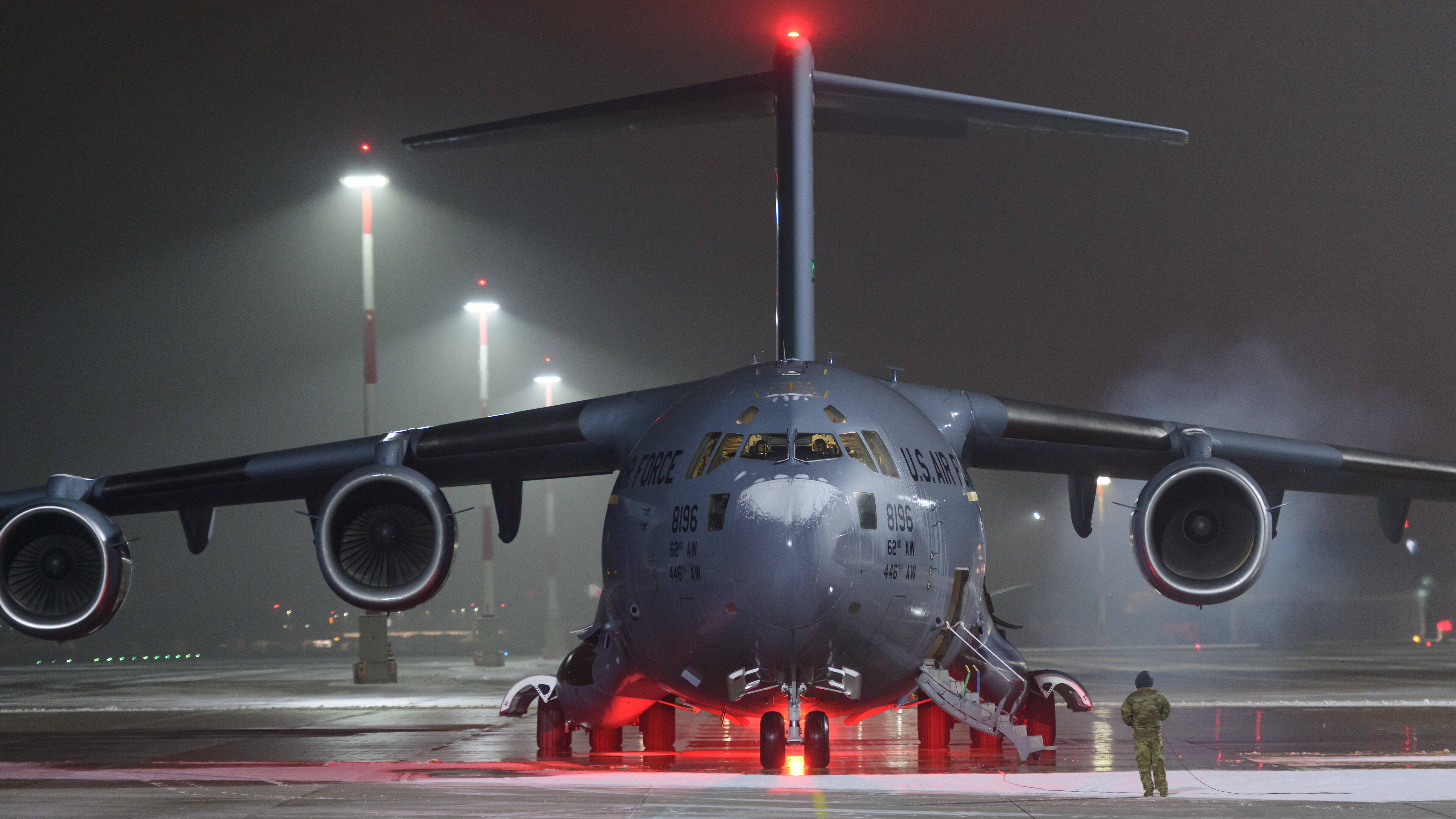 Militärtransporter fliegen über Deutschland! Anwohner besorgt - was ist der Grund?