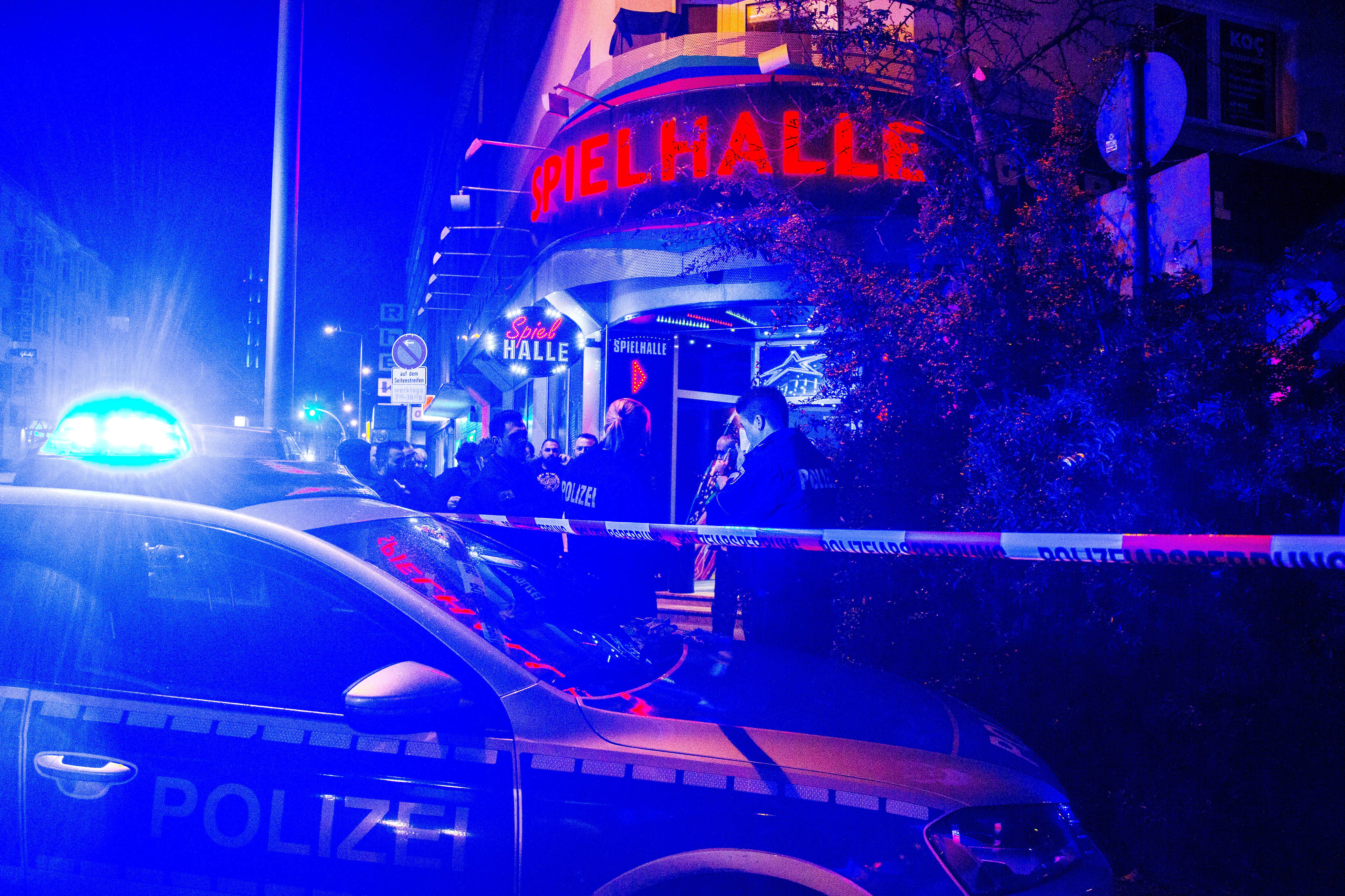 Explosion in Hamburger Einkaufszentrum! Geldautomat gesprengt - Täter auf der Flucht!