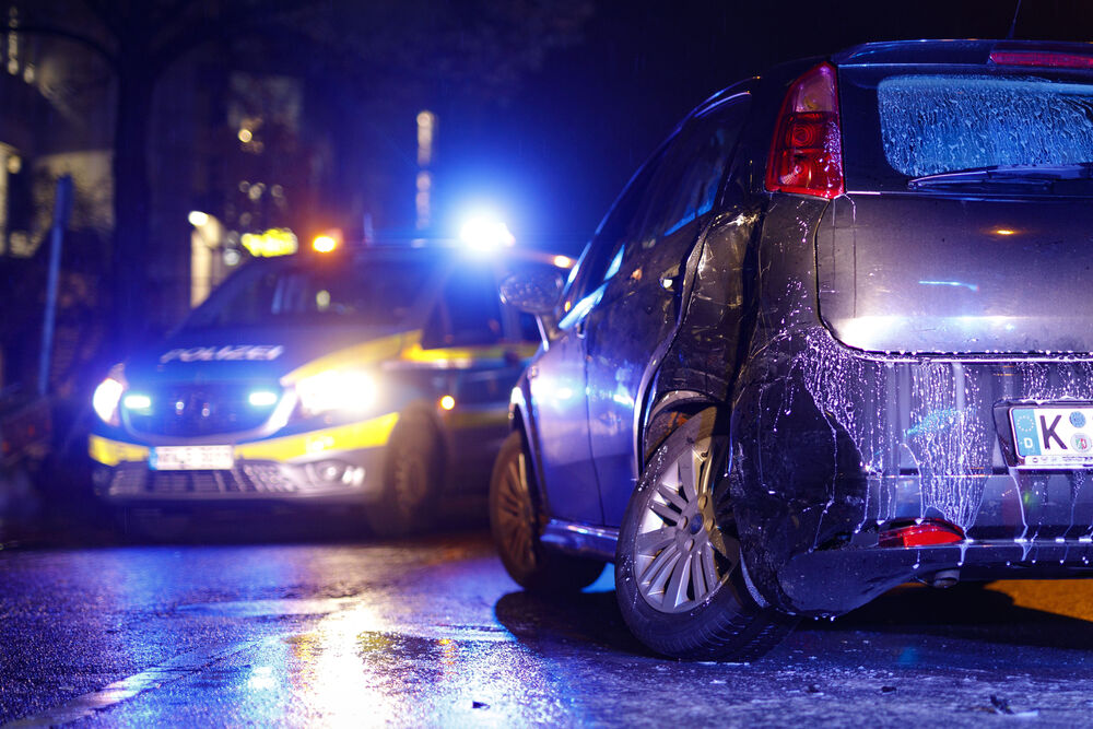 Zwei Polizisten schwer verletzt! Verfolgungsjagd der Polizei endet mit Crash auf der Autobahn!