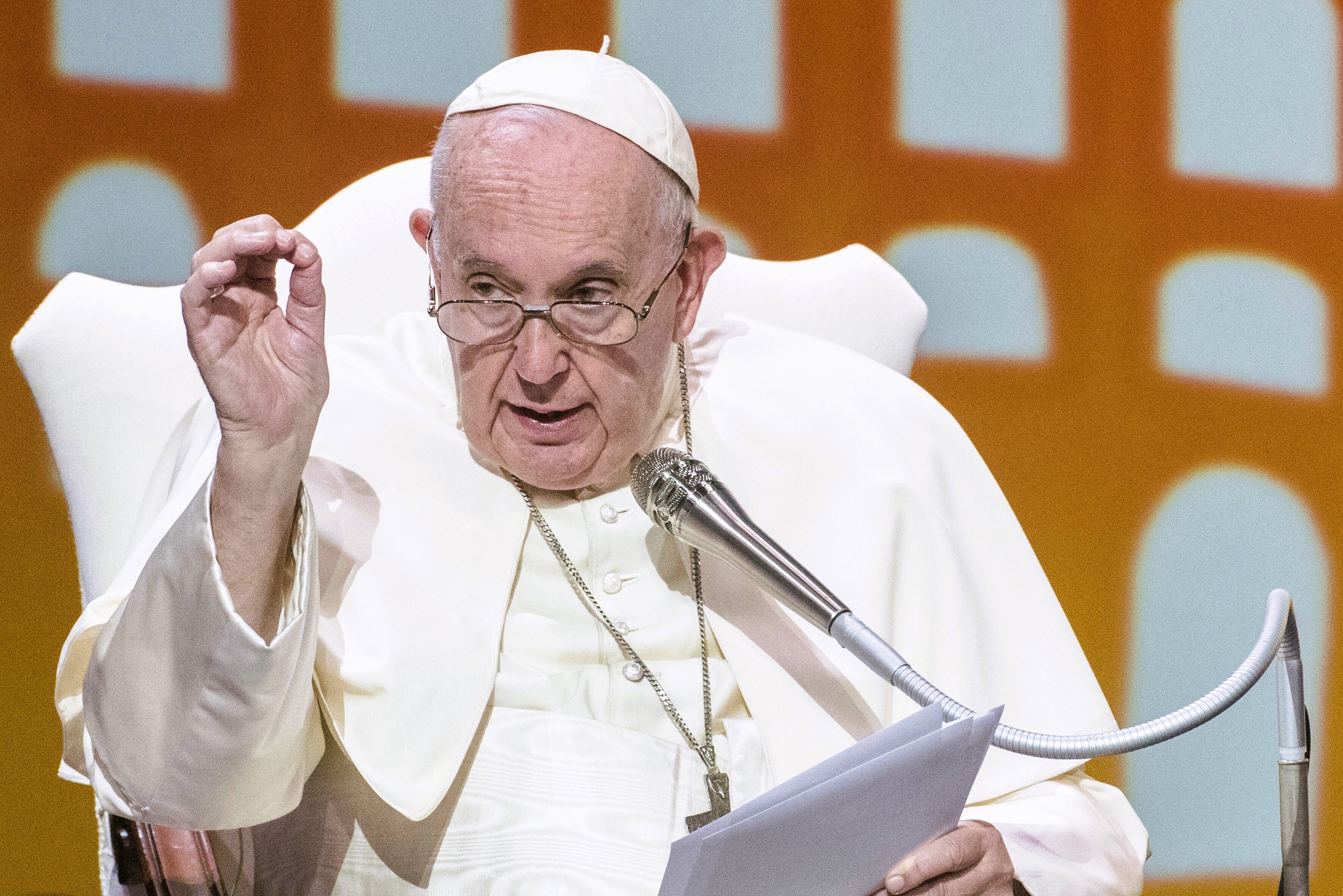 Not-Operation beim Papst! Lebensgefahr - der Papst muss sofort ins Krankenhaus!