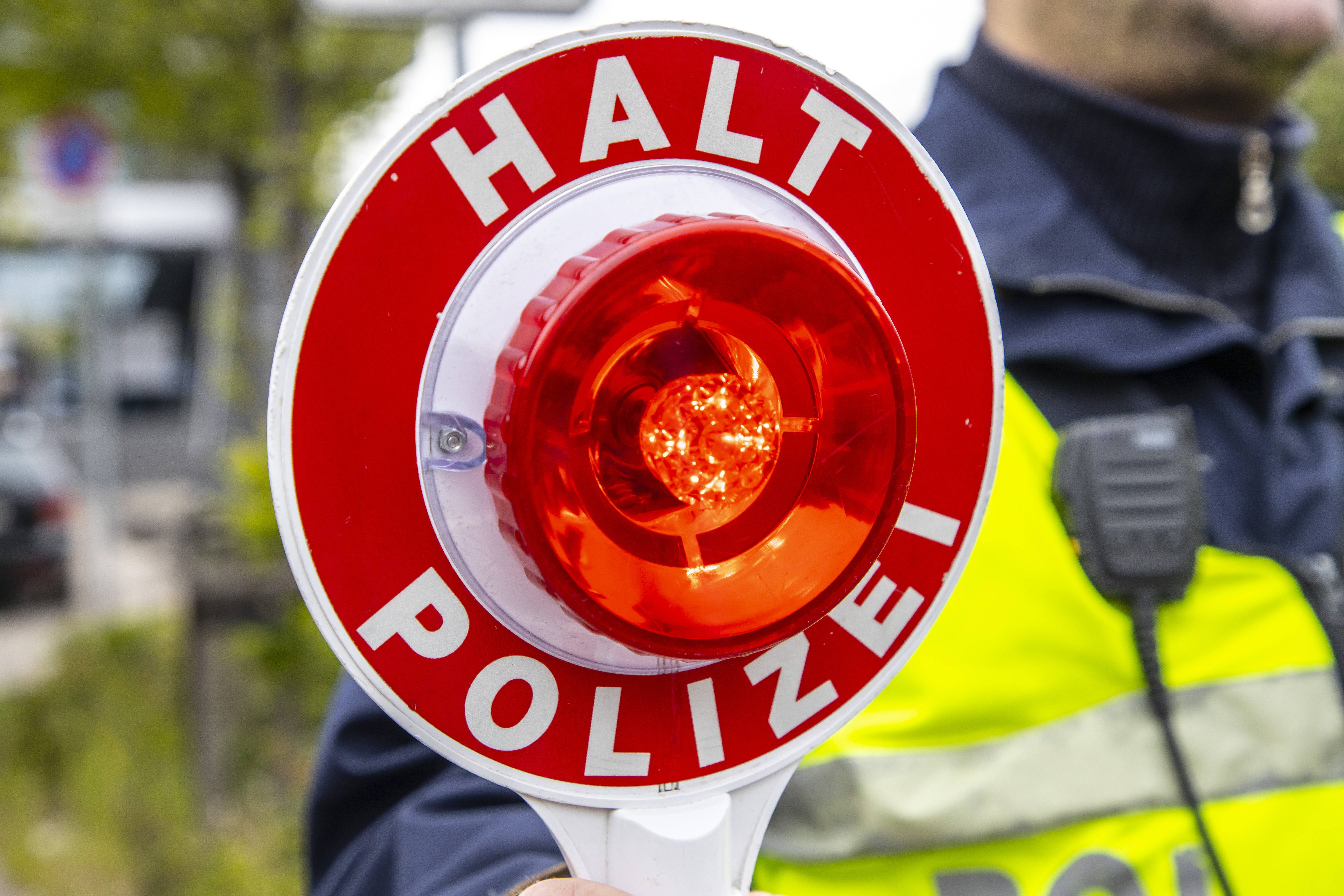 Auto rast in Juweliergeschäft! Dramatischer Raubüberfall - Flucht wie bei James Bond! Polizei-Fahndung läuft
