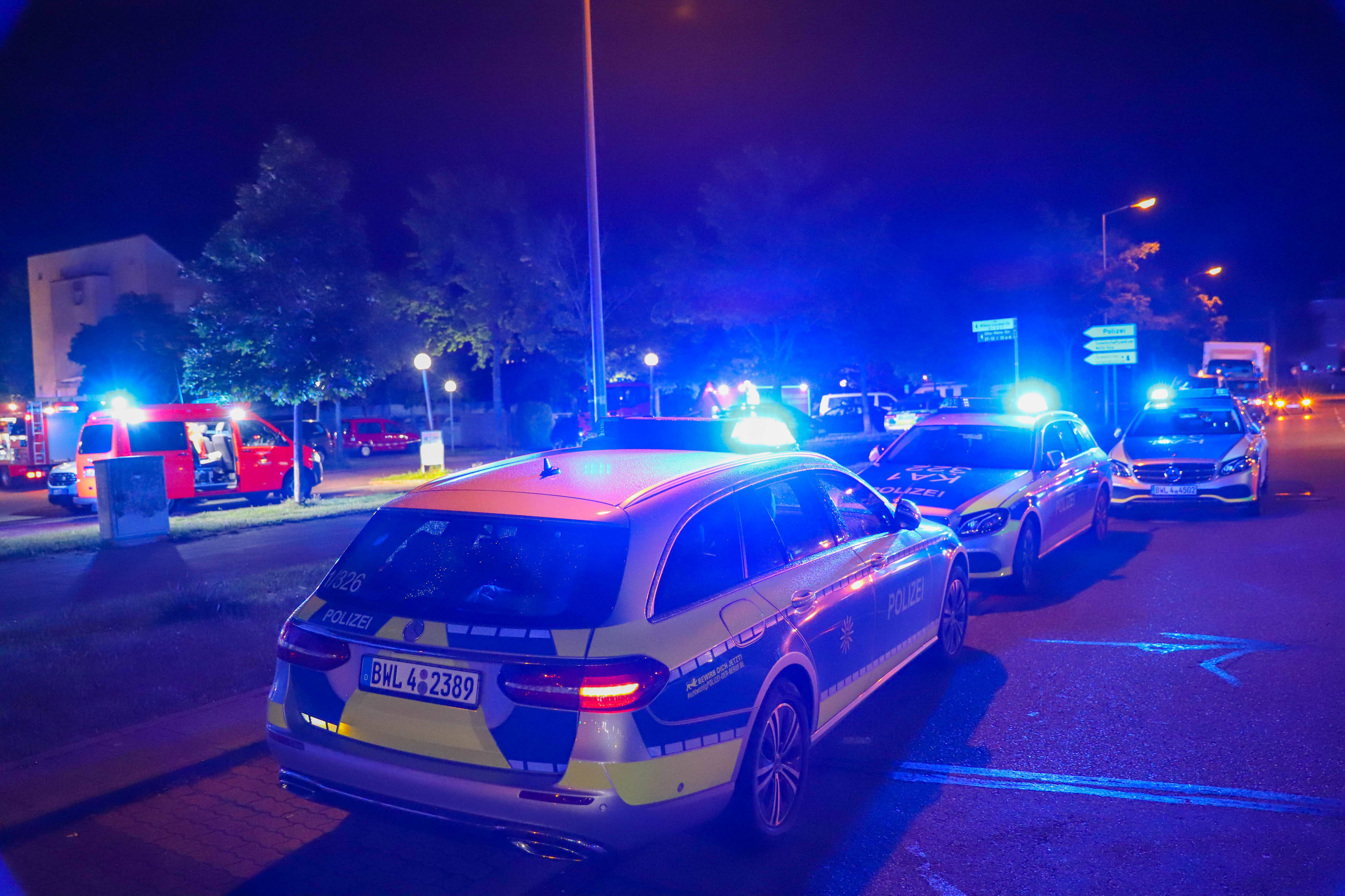 Schüsse am Hauptbahnhof in Mülheim - Polizei stoppt Messerstecher mit Waffengewalt - Täter lebensgefährlich verletzt