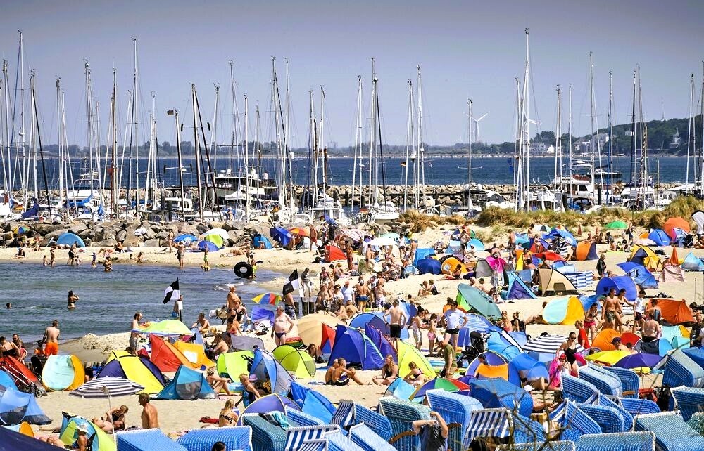 Notlandung am Badestrand! Pilot landet seine Maschine auf dem Mittelmeer - direkt vor den Badegästen!