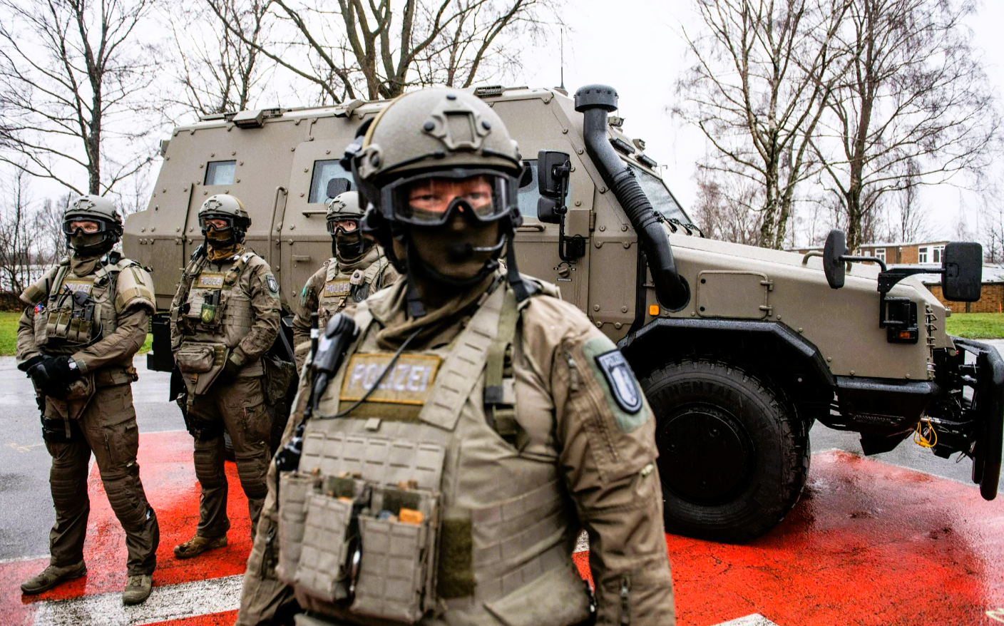 Polizei stürmt in zwölf Bundesländern: Geheime Neonazi-Sekte enttarnt!