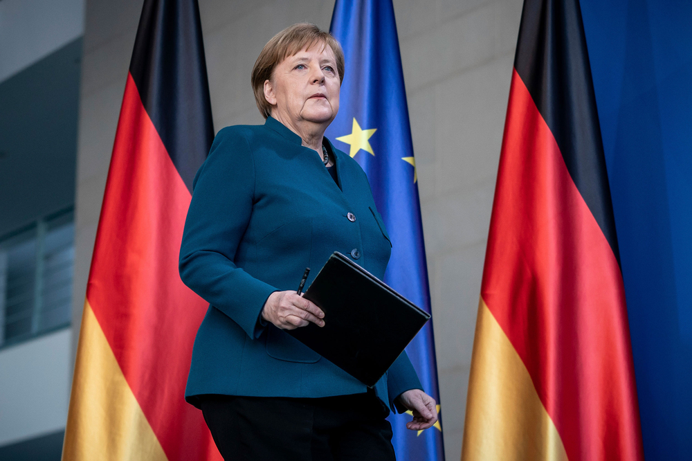 Jetzt hilft Merkel! Regierung in der Krise - Angela Merkel hält Kontakt zu Scholz und Habeck!