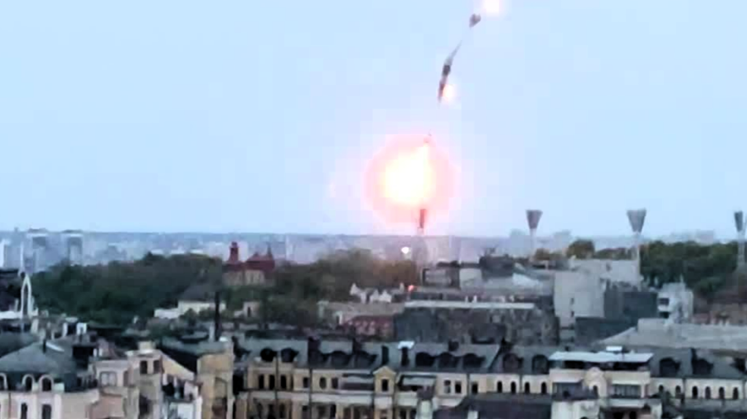 Eilmeldung! Drohnenangriff auf Moskau - Luftalarm am Kreml!