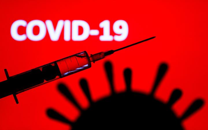 Falscher Corona-Arzt flüchtet vor Prozess! Verhandlung über Scheinimpfungen gegen Coronavirus geplatzt