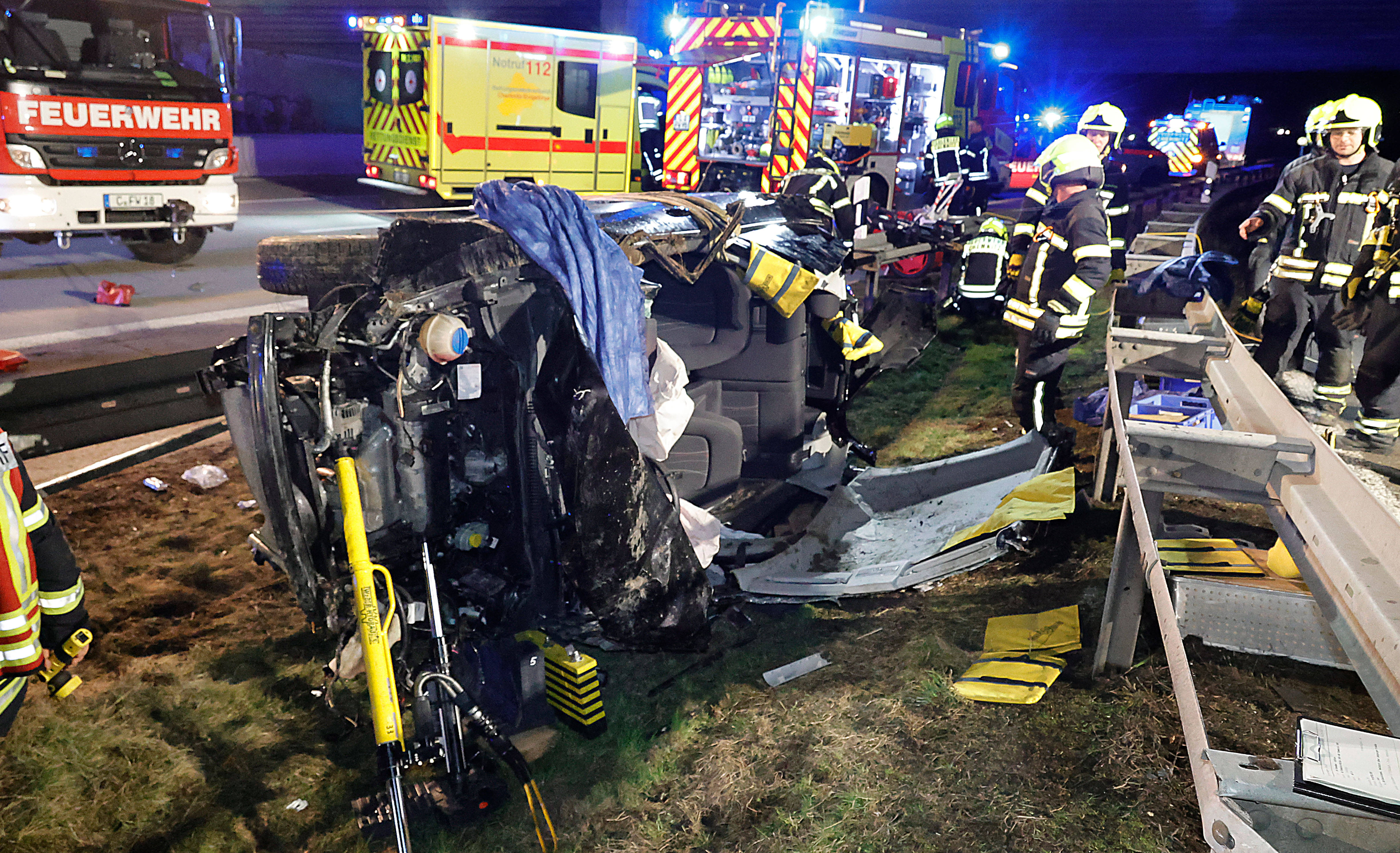 Tödlicher Unfall auf der Autobahn! Geisterfahrer stirbt nach Crash an der Unfallstelle