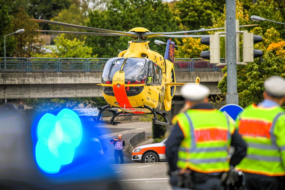 Mega-Unfall! Frau stirbt  - 5 Verletzte schweben zum Teil in Lebensgefahr