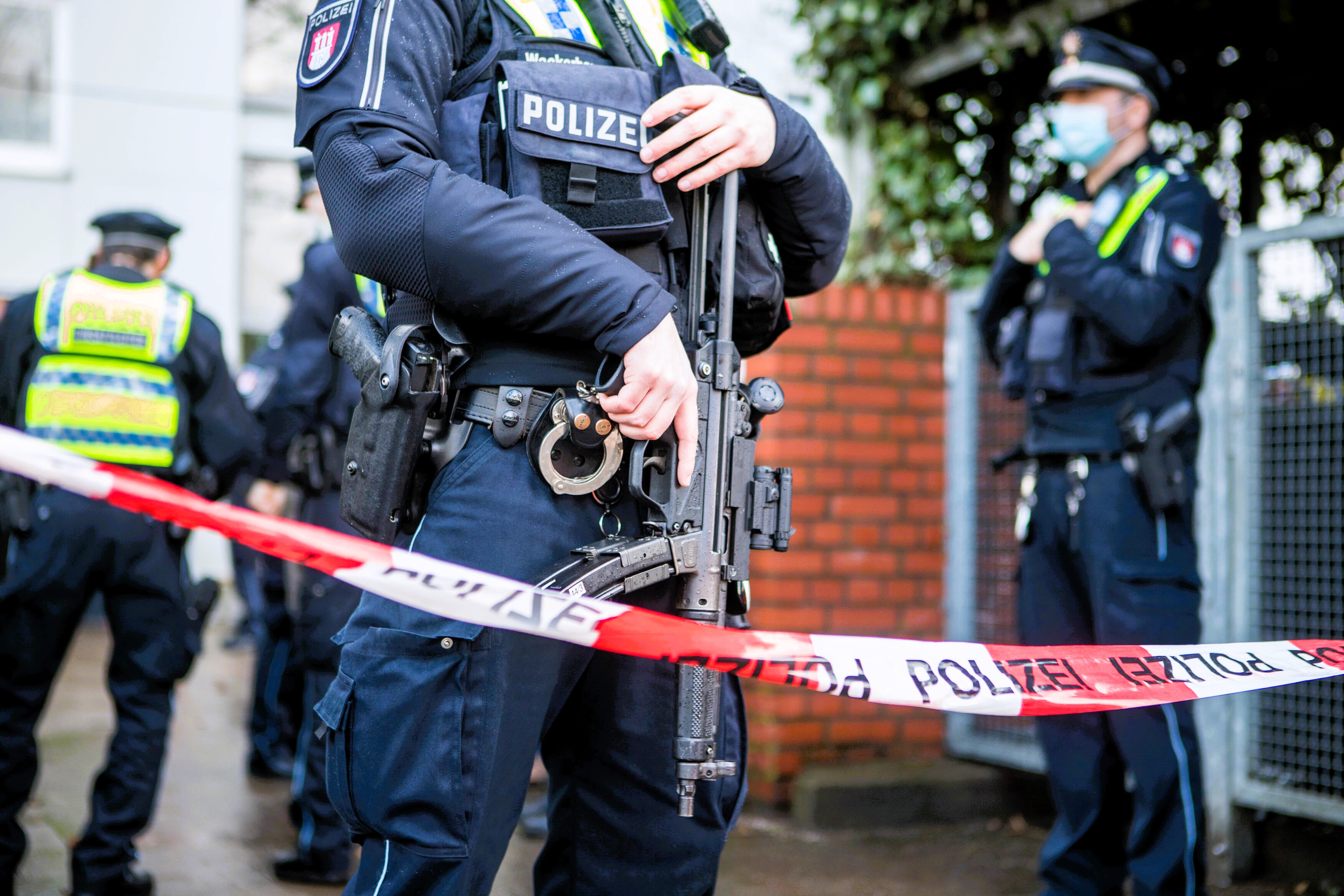 Mordversuch in Köln - Schütze nährt sich seinem Opfer von hinten an und drückte ab