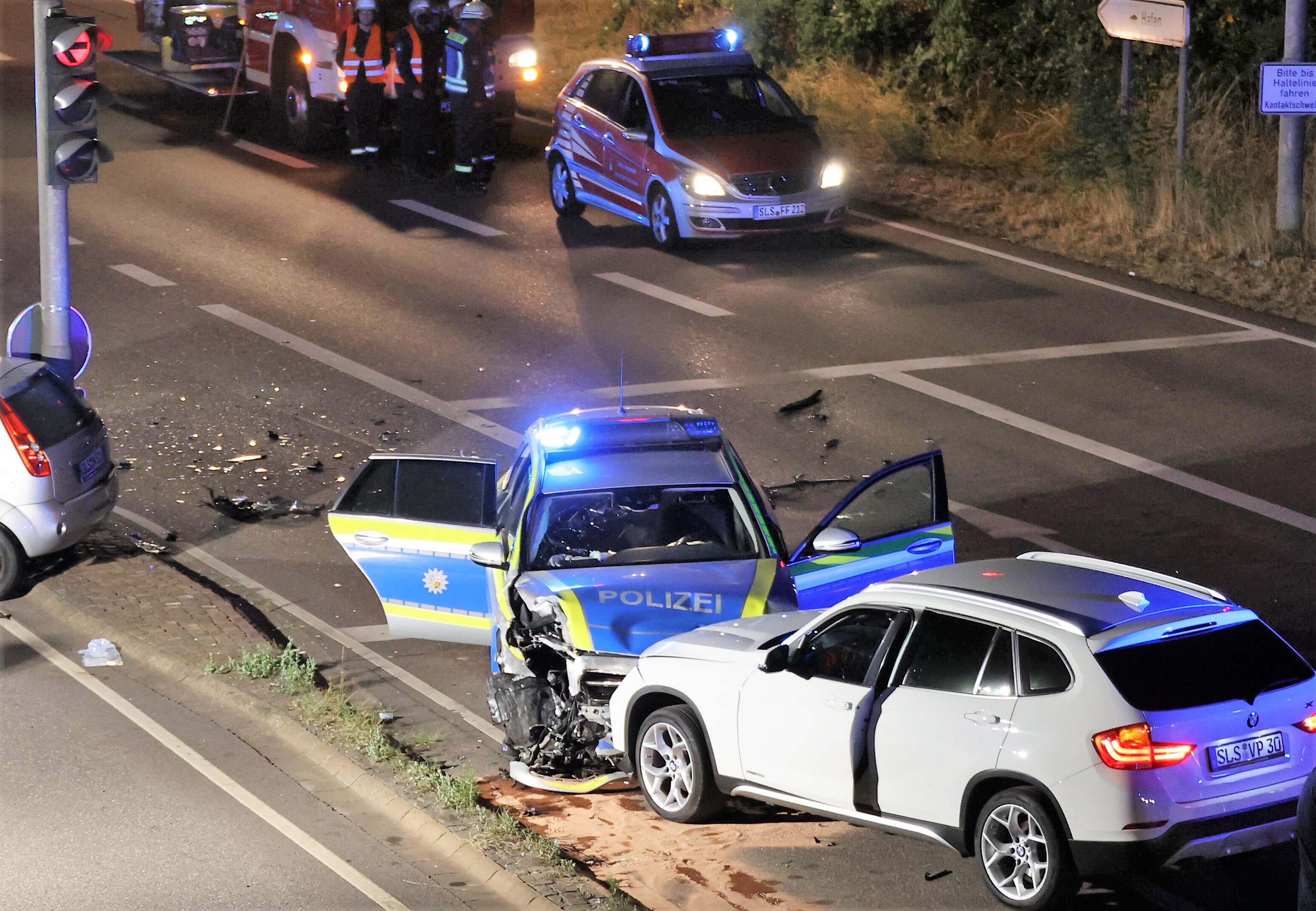 Vollsperrung! Verfolgungsjagd auf der Autobahn - 4 Polizisten und 2 weitere Personen verletzt