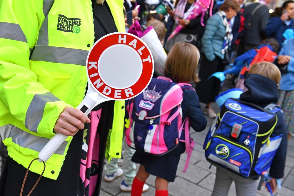 Giftalarm an Schule! Übelkeit bei Schülern und Lehrkräften - Großeinsatz der Rettungskräfte