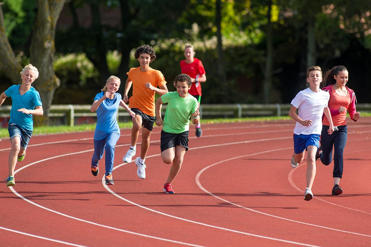 Trauer! Schüler (12) stirbt bei Sportunterreicht in sengender Hitze! Lehrer sollen ihn gezwungen haben