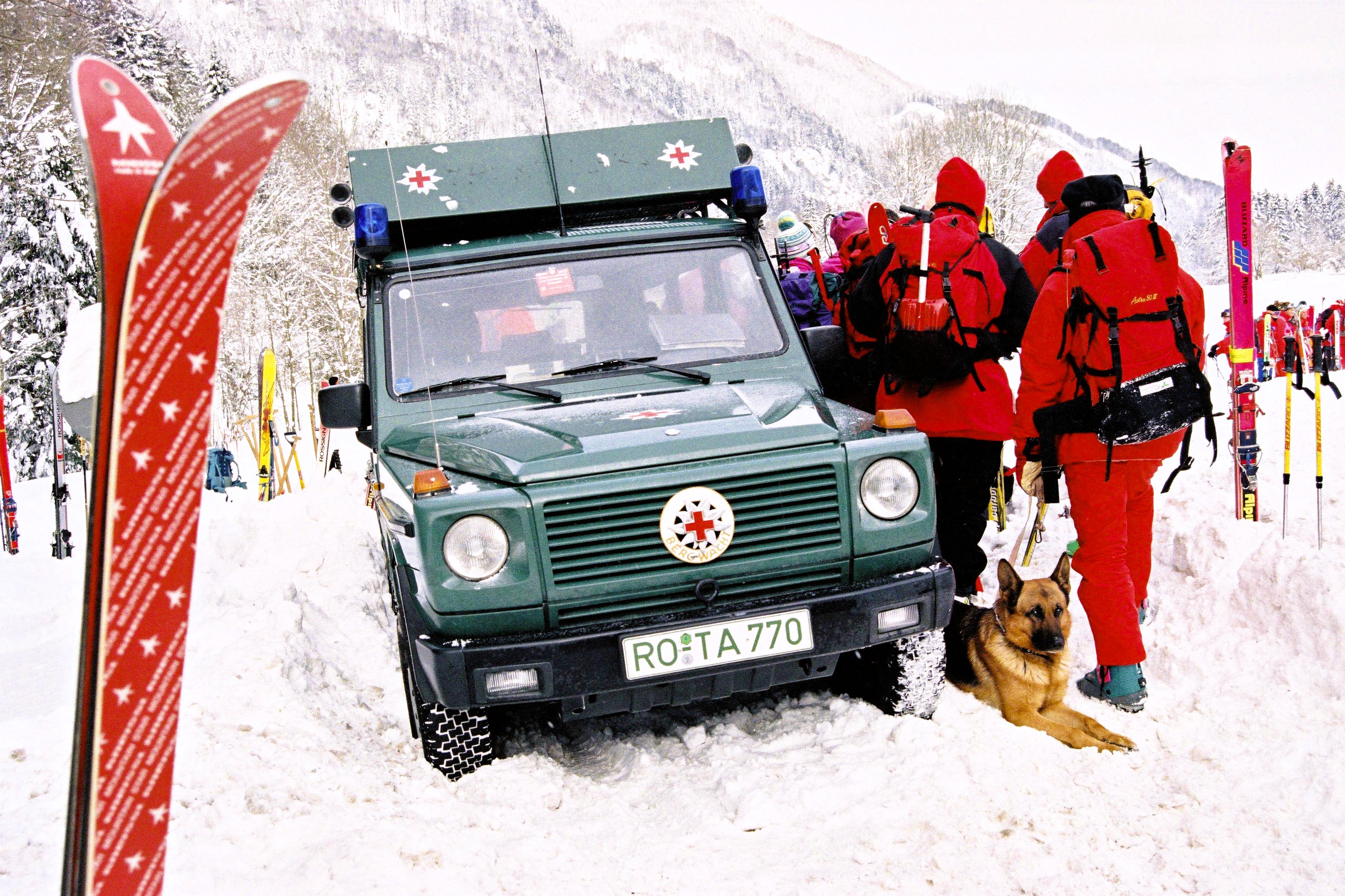 Gondelabsturz in Skigebiet! Zahlreiche Skifahrer bei Absturz von Sessellift verletzt!