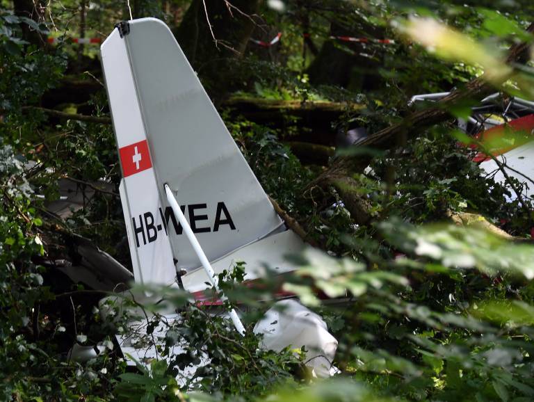 Flugzeugabsturz über Deutschland - Ursache unklar! Erste Leichen geborgen - was ist geschehen?