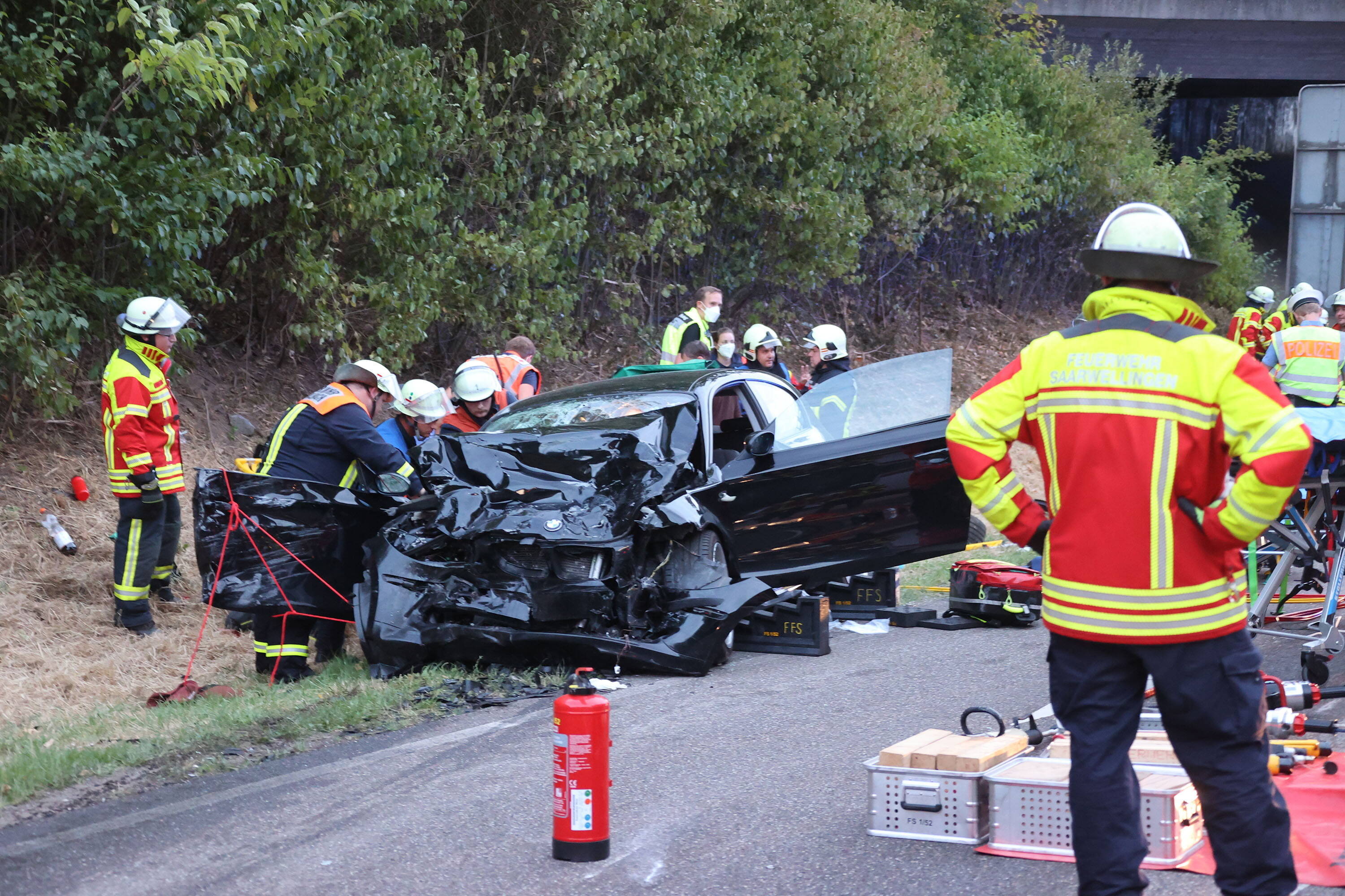Schwerer Geiserfahrer-Unfall – VW Polo rammt insgesamt 3 Autos im Gegenverkehr - 7 Personen verletzt