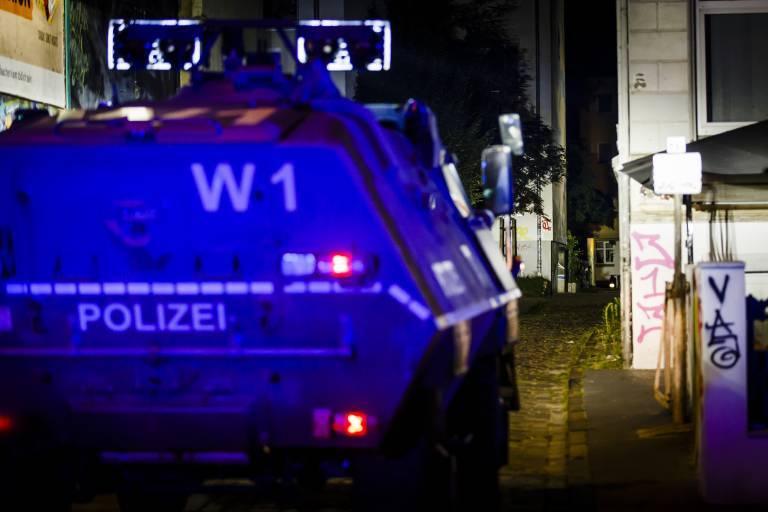 Putschversuch gegen Deutschland! SEK nimmt Reichsbürger nach bundesweiter Razzia fest!
