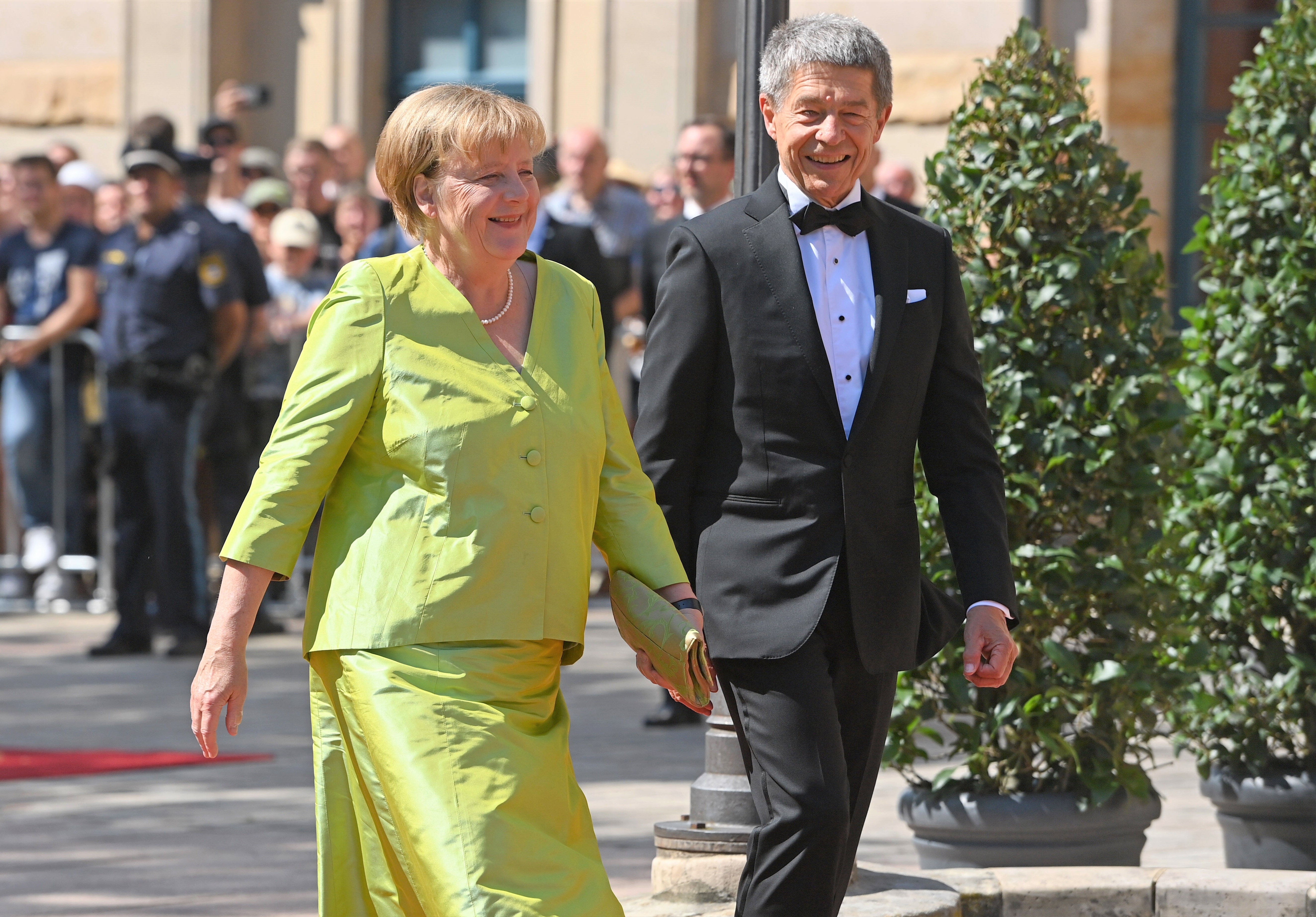 Traurig! Angela Merkel- Jetzt lässt ihr Mann sie im Stich! Eheprobleme bei der Ex-Kanzlerin?