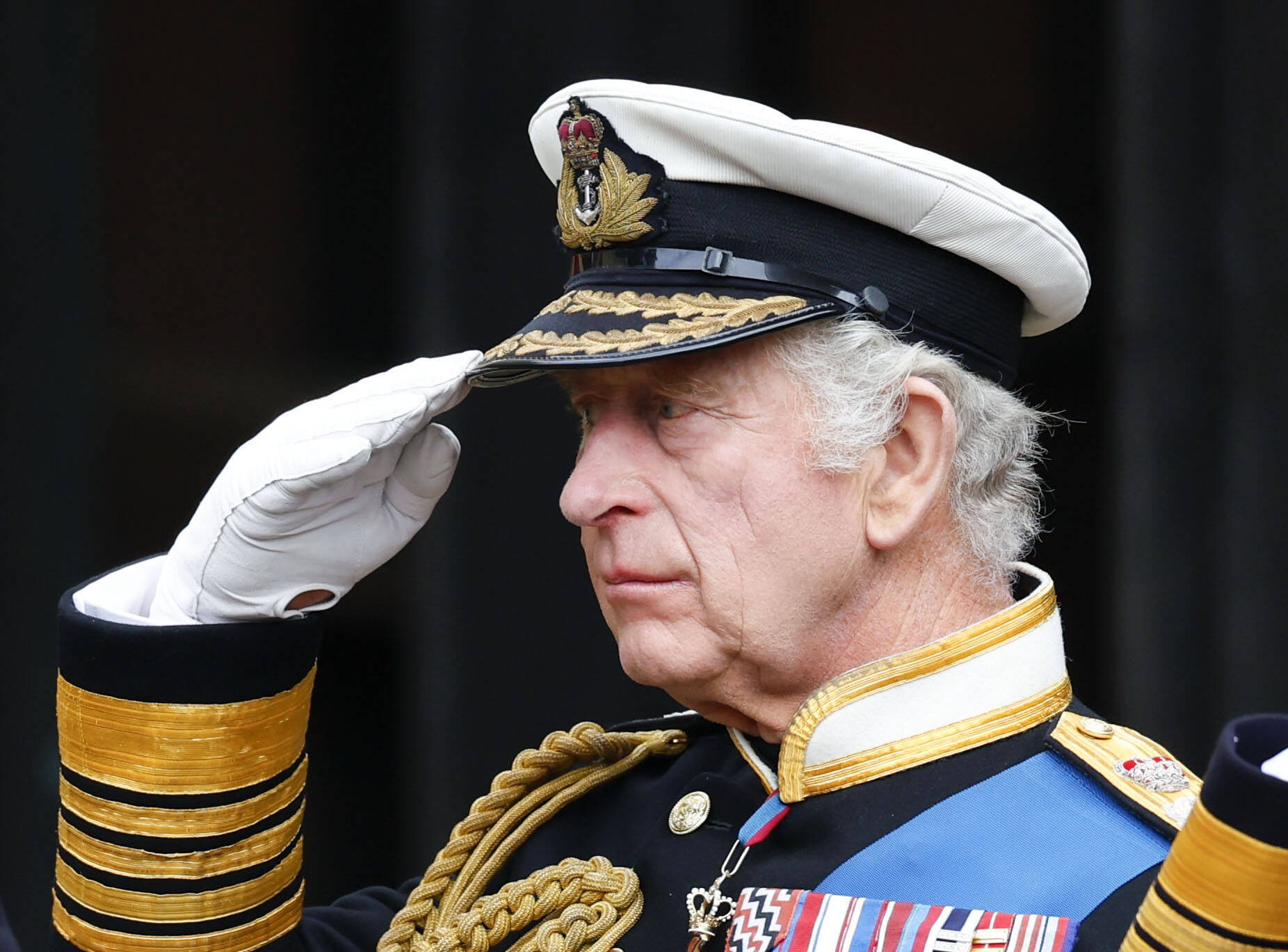 Putin schickt Kriegsschiffe zu Charles Krönung! Russische Schiffe mit Atomwaffen laufen Richtung britischer Küste 