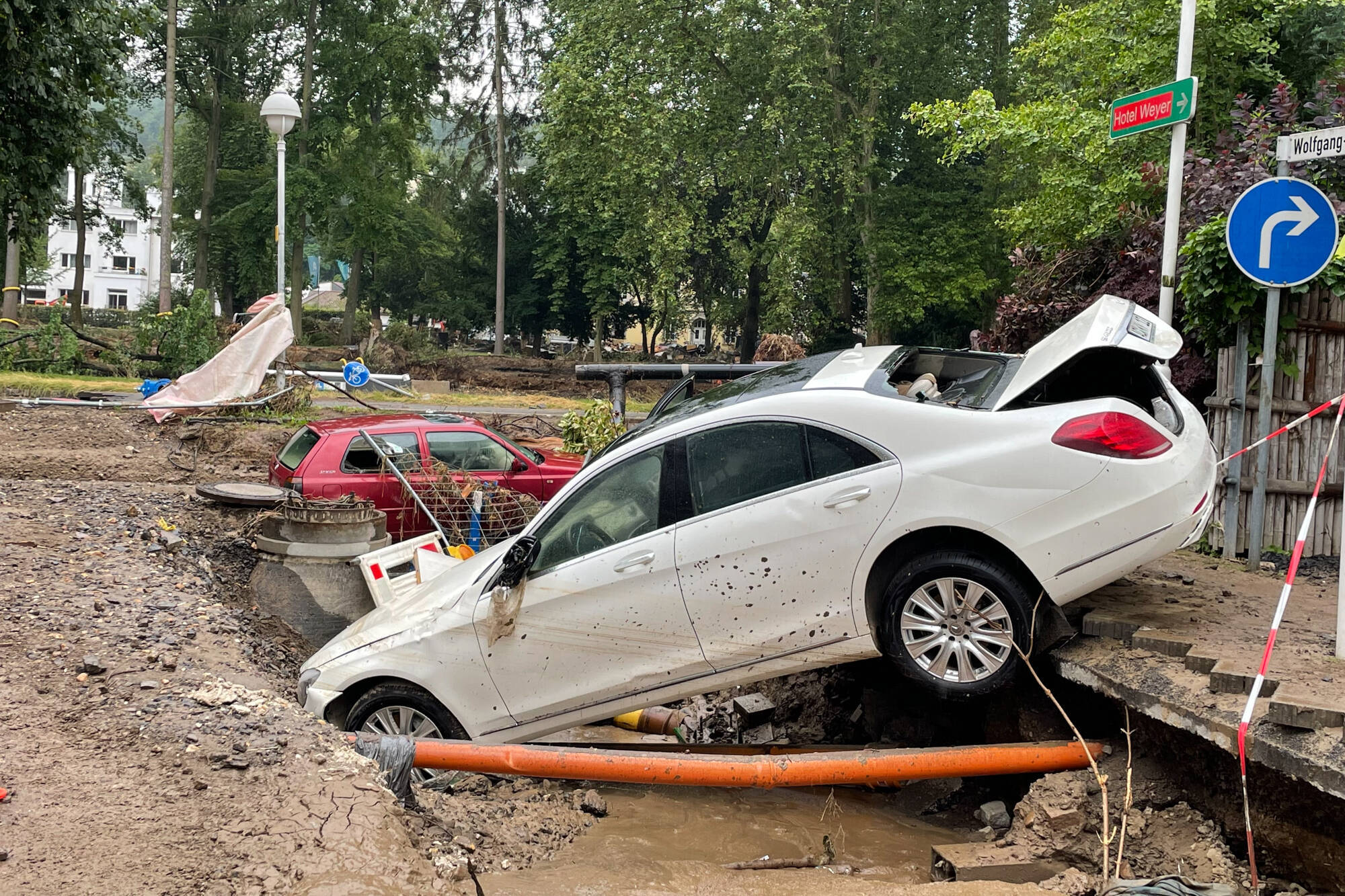 Schwere Unwetterschäden in Deutschland! Hagelsturm verwandelt Straßen und Orte in ein Chaos!