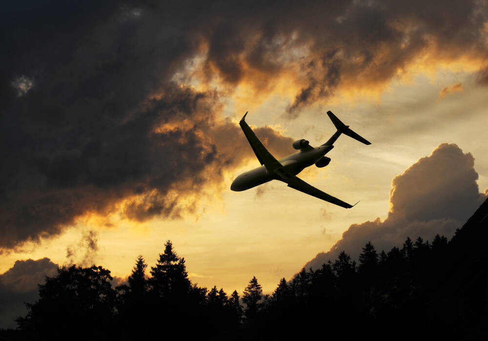 Flugzeugabsturz über Deutschland - Rettungskräfte eilen zur Absturzstelle, es gibt Tote!