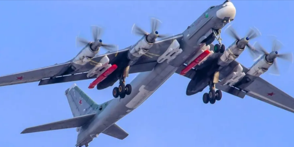 Putin verlegt seine Atombomber! Bomberstützpunkte werden neu gruppiert - was plant der Kreml?