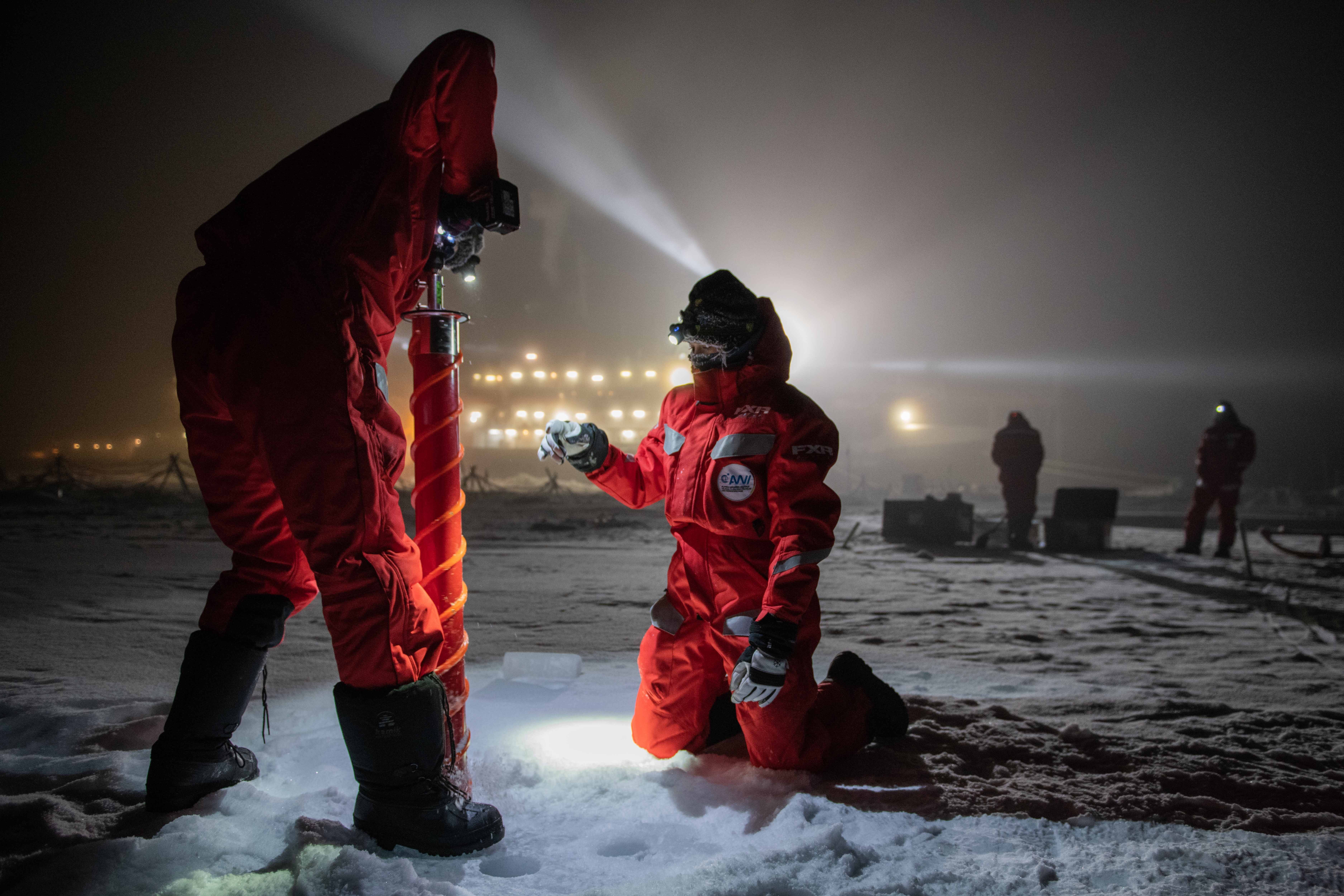 Notfall auf Arktis-Station - es geht um Leben und Tod! Eisbrecher im Wettlauf gegen die Zeit