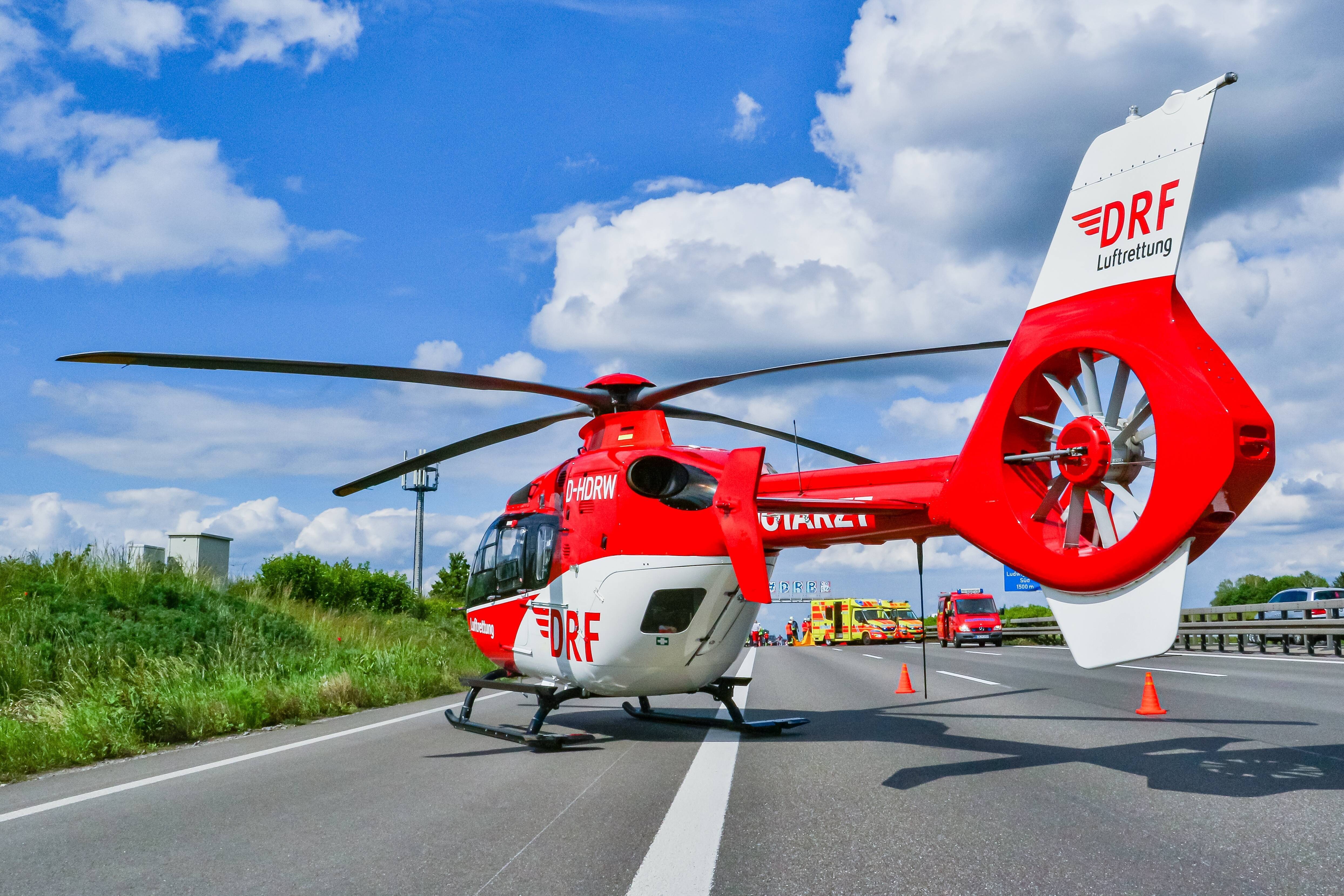 Unwetter-Chaos auf der Autobahn! Starkregen setzt alles unter Wasser! Unfall und Hubschrauber-Chaos!