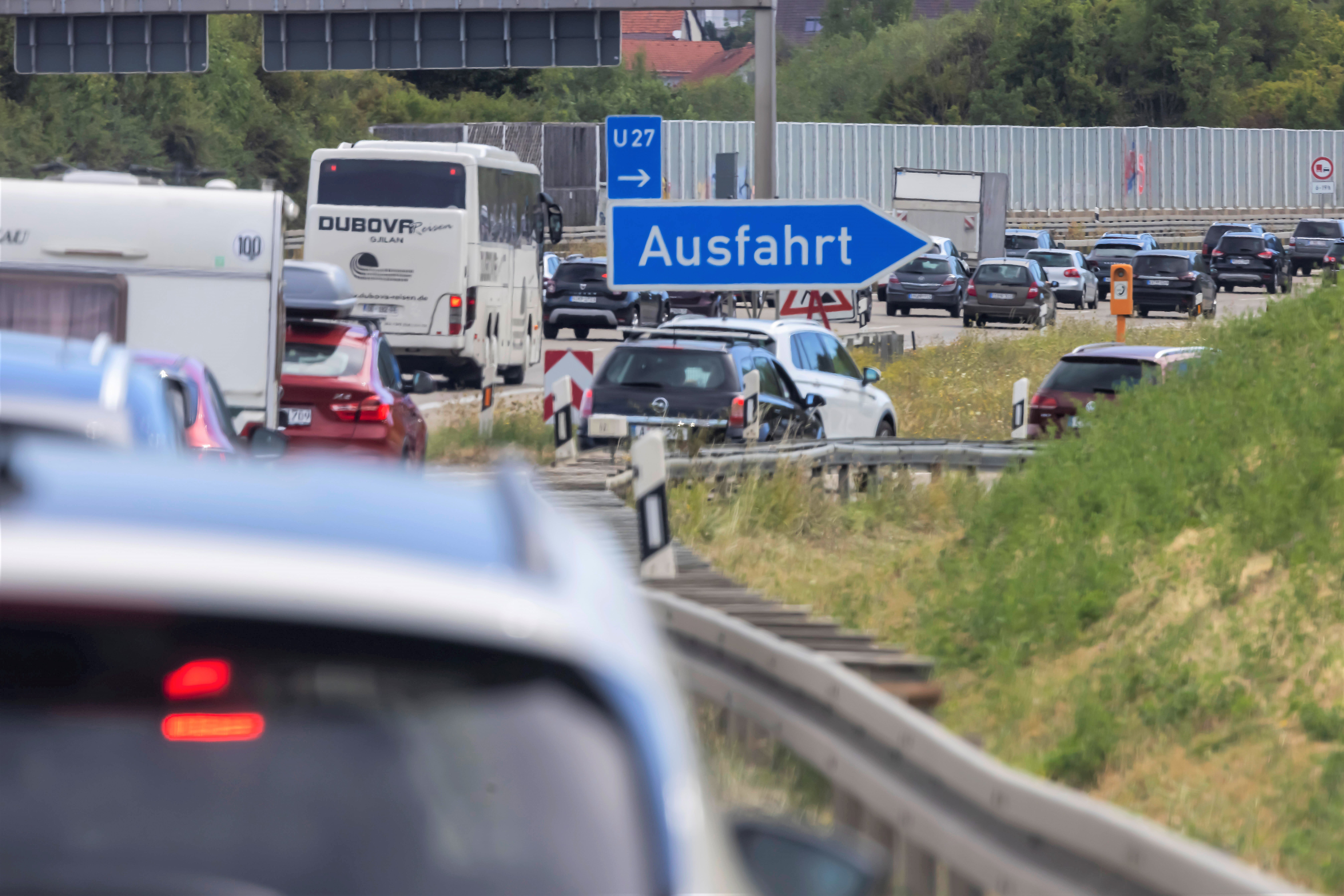Vollsperrung! Tödlicher Unfall - Motorradfahrer stirbt an seinen erlittenen Verletzungen