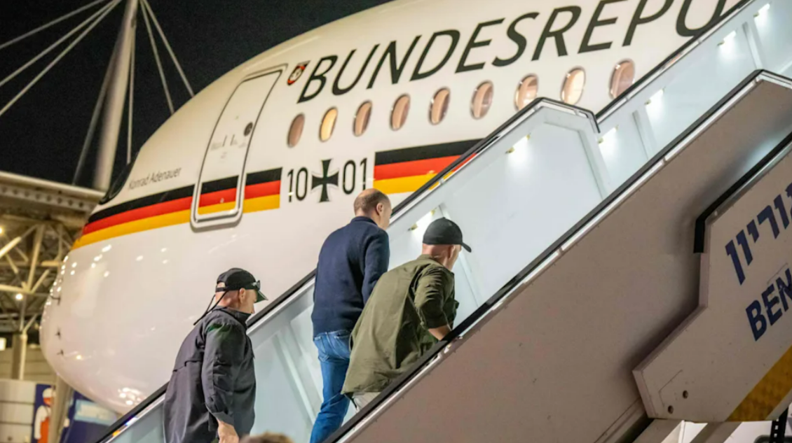 Attacke auf Kanzler-Flieger! Maschine evakuiert – Olaf Scholz in Schutzraum gebracht!