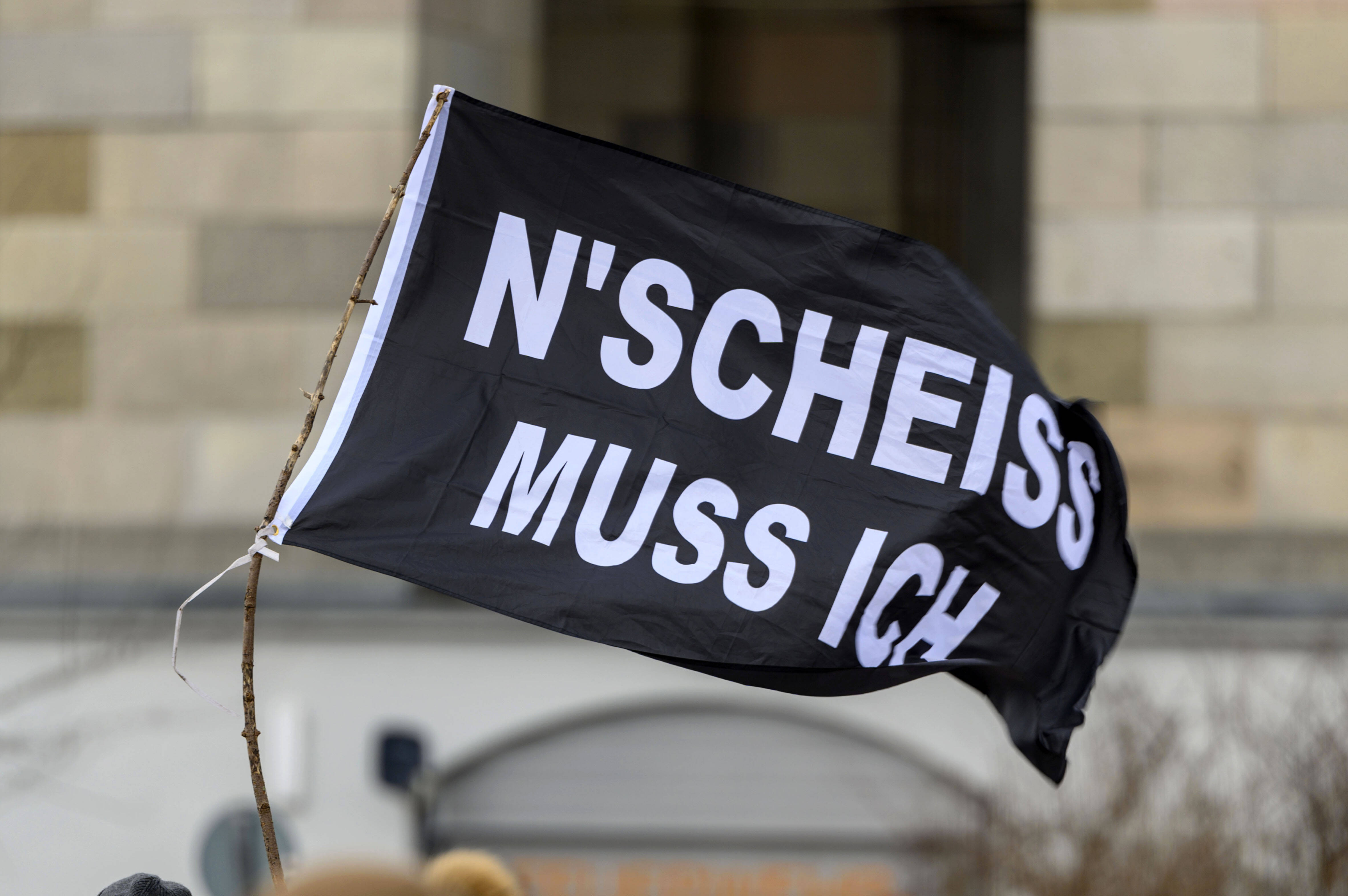 Reichsbürger-Aufstand! Todes-Drohungen - Razzia mit 280 Einsatzkräften läuft!