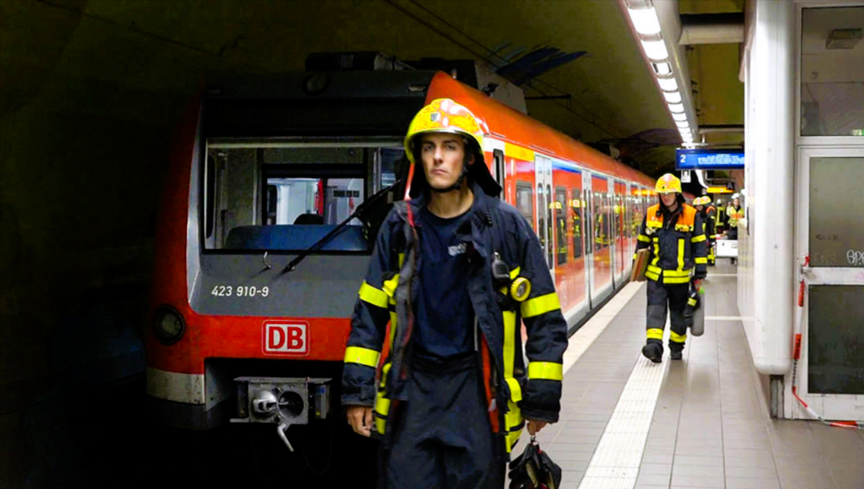 Eilmeldung! S-Bahn entgleist, Passagiere evakuiert! Es könnte ein Anschlag gewesen sein -Polizei ermittelt!