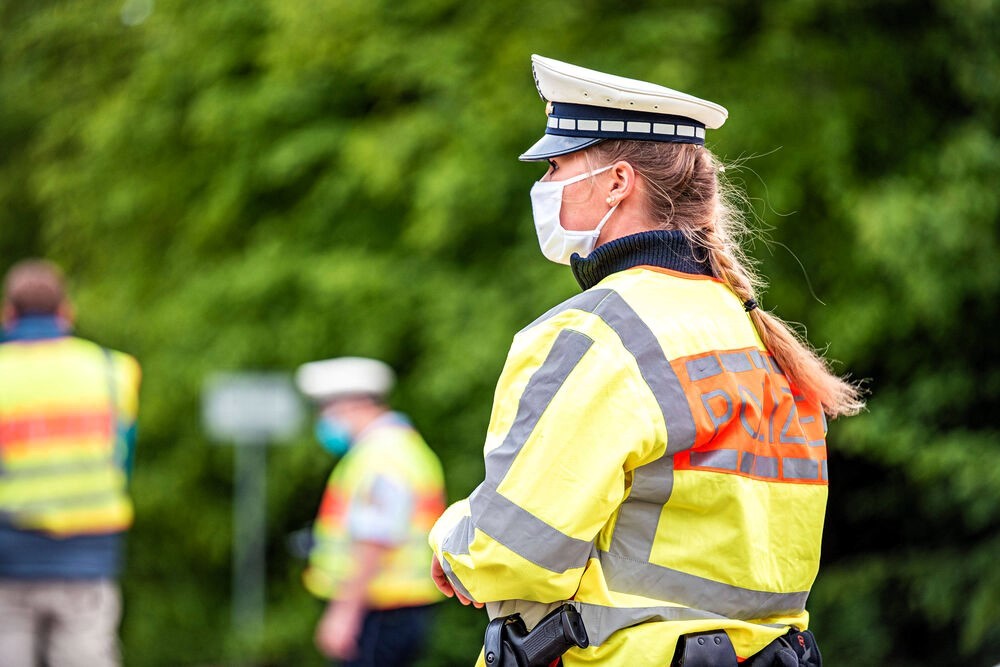 Polizei warnt! Schwerverbrecher geflohen - Er droht seinen Opfern mit Vergewaltigung!