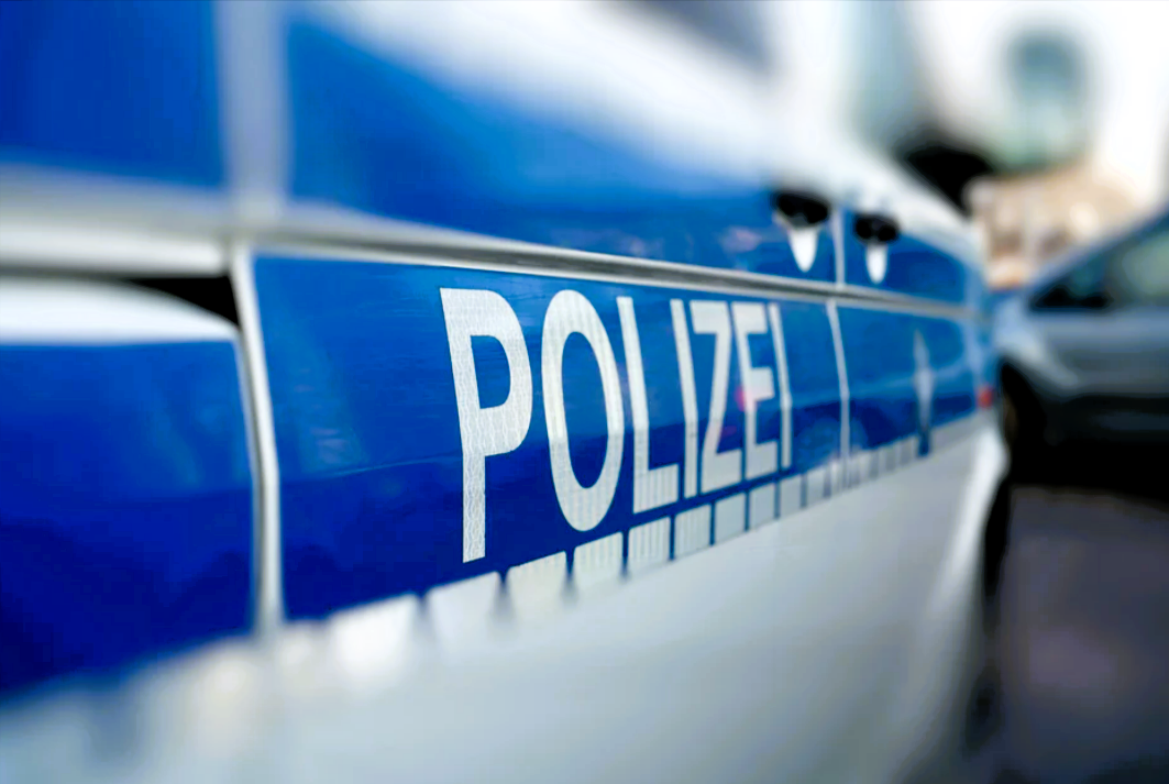 Achtung! Verbrecher aus der Psychiatrie getürmt - Polizei fahndet nach flüchtigem Straftäter