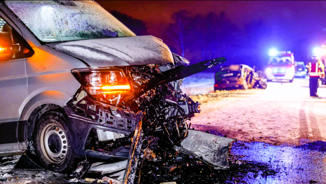 Massencrash - 5 Personen schwer verletzt - Fahrerin verliert ihr ungeborenes Baby bei Unfall!