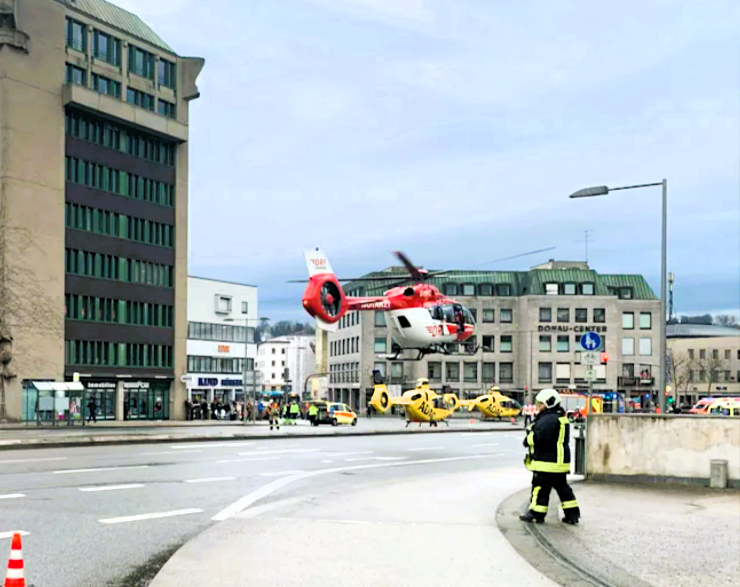 LKW rast in Fußgängergruppe! Amokfahrt in Passau - mindestens eine Person tot, weitere Menschen verletzt!