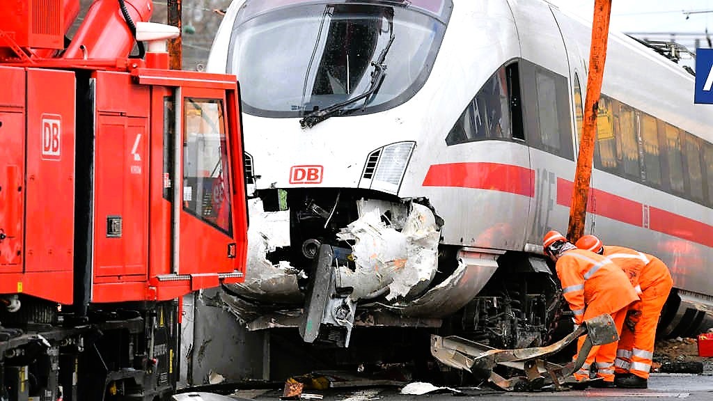 ICE evakuiert! 250 Fahrgäste mussten aus ICE gerettet werden - erneute, dramatische Bahnpanne