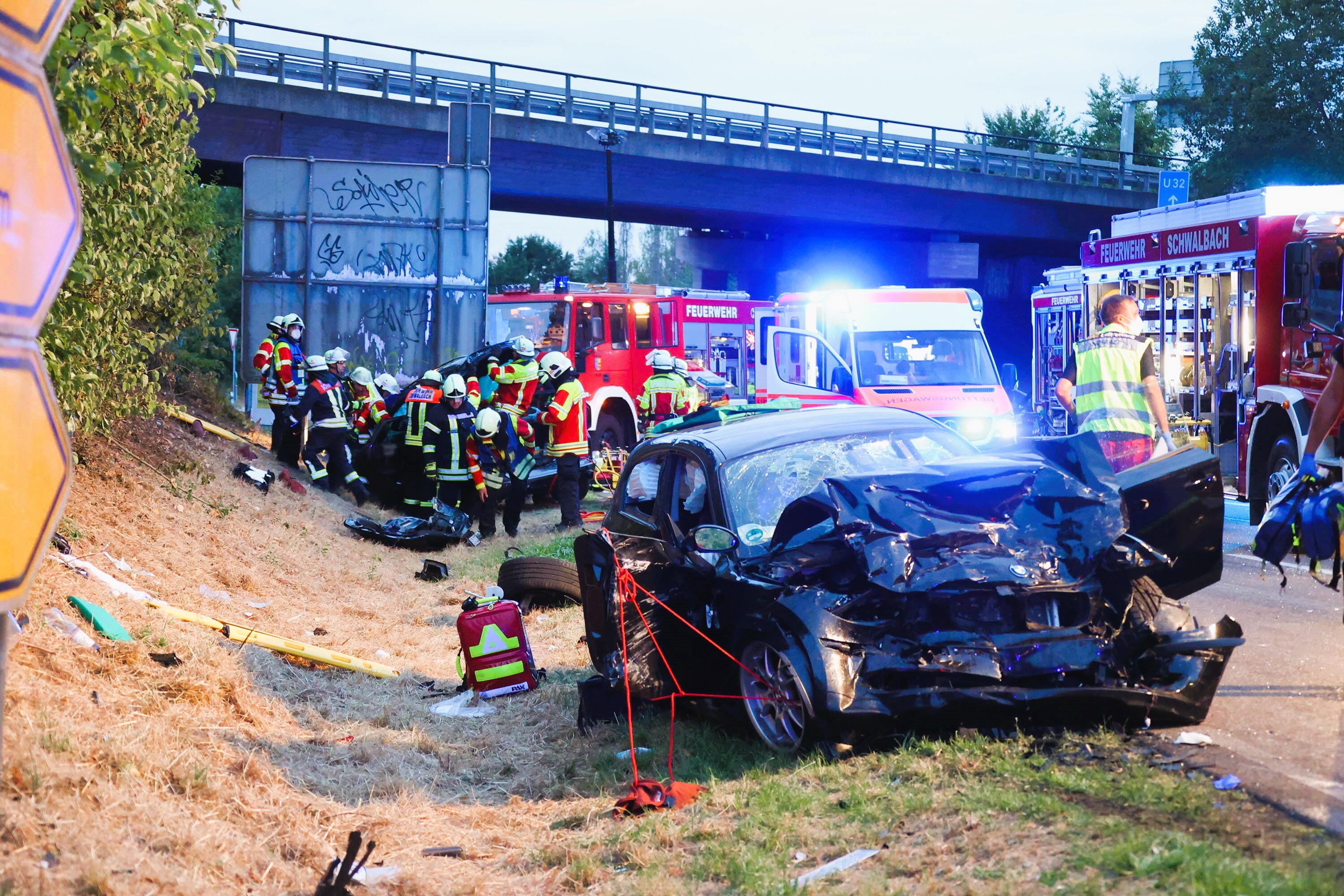 2 Biker sterben bei Todescrash mit PKW! Ausflug von Motorradgruppe endet tödlich