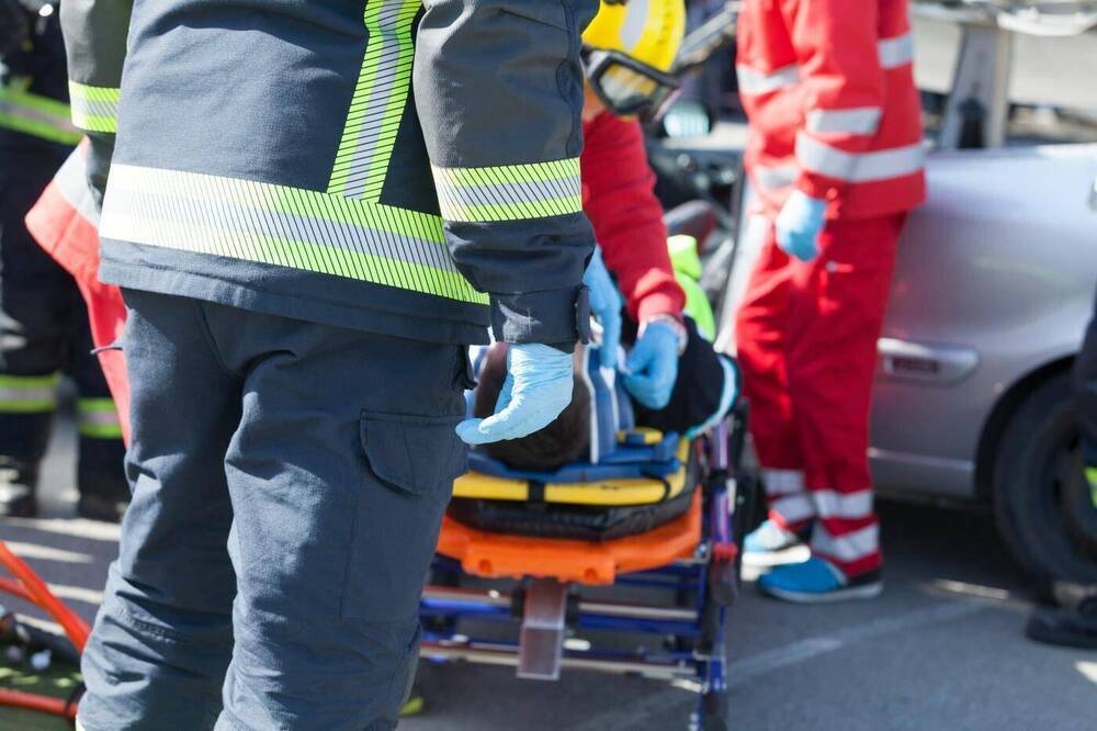 Balkon eines Mehrfamilienhauses eingestürzt - Mehrere Menschen bei Einweihungsparty verletzt!